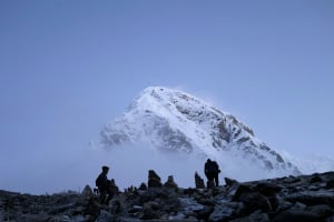 Νεπάλ: Διαταγή του Ανώτατου Δικαστηρίου για τη μείωση του αριθμού των ορειβατών στο Έβερεστ