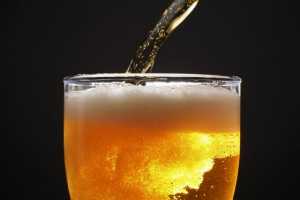 Η αύξηση στην τιμή της μπύρας «ζαλίζει» την κυβερνητική συνοχή