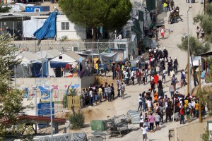 Κατάληψη στα γραφεία του ΣΥΡΙΖΑ στη Λέσβο από Αφγανούς πρόσφυγες