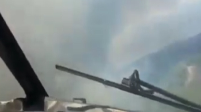 Σοκάρει βίντεο από πιλότο Canadair πριν την ρίψη νερού στη φωτιά στη Λέσβο