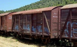 Αμαξοστοιχία σταμάτησε έξω από τη Θεσσαλονίκη- Πρόσφυγες μπήκαν παράνομα στο τρένο