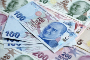 Η τουρκική λίρα υποχωρεί στις 5,86 λίρες ανά δολάριο
