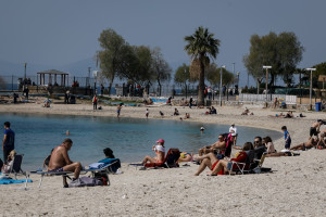Διαφορετικό το φετινό καλοκαίρι: Αποστάσεις στις παραλίες και υποχρεωτικό τεστ στους τουρίστες(vid)