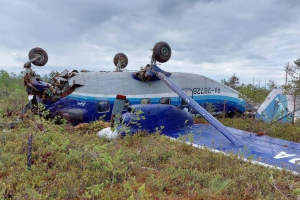 Συγκλονίζει ο πιλότος του ρωσικού αεροσκάφους: Έκανε ανώμαλη προσγείωση, σταμάτησαν και οι δυο κινητήρες (βίντεο, εικόνες)
