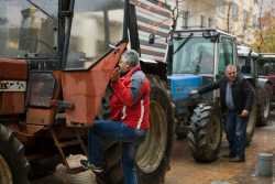 Παραμένουν οι αγρότες στο μπλόκο της Κουλούρας - Την Πέμπτη κατεβαίνουν στην Αθήνα
