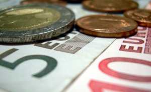 Οριακή άνοδος του ευρώ έναντι του δολαρίου