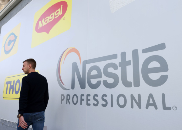 Η Nestlé καταστρέφει 2 εκατ. Perrier, βρέθηκαν επικίνδυνα μικρόβια και βακτήρια