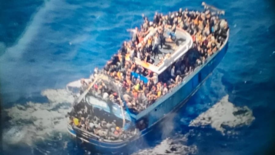 Το BBC φέρνει «ανατροπή» για το ναυάγιο στην Πύλο, «το πλοίο ήταν ακινητοποιημένο για ώρες»