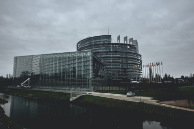 Συμφωνία στην ΕΕ για τη στήριξη της παραγωγής πυρομαχικών