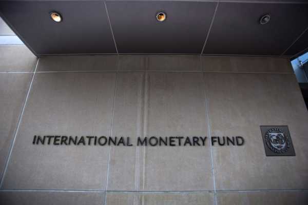 Το ΔΝΤ άνοιξε «παράθυρο» για πάγωμα των οφειλών και ακατάσχετο λογαριασμό
