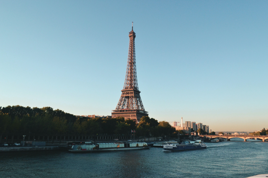 Παρίσι: Έληξε ο συναγερμός στον Πύργο του Άιφελ μετά την απειλή για βόμβα -Βίντεο από την εκκένωση