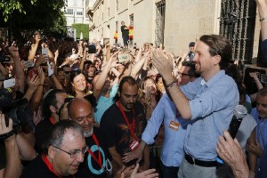 Επαφές PSOE-Podemos για κοινοβουλευτική συνεργασία