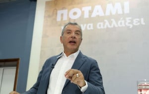 Θεοδωράκης: «Οχι» στο κάλεσμα του Τσίπρα- Δεν έχουμε μέτωπο με τους λαϊκιστές