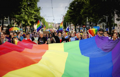 ΛΟΑΤΚΙ: Οι γάμοι και τα σύμφωνα μεταξύ ατόμων του ιδίου φύλου να αναγνωρίζονται σε όλη την ΕΕ