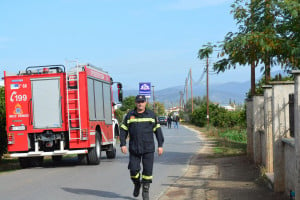 Στις φλόγες τυλίχθηκε σταθμευμένο φορτηγό στον παλαιό λιμένα της Σάμου