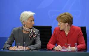 Τετ α τετ Μέρκελ - Λαγκάρντ για την παραμονή του ΔΝΤ στο ελληνικό πρόγραμμα