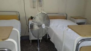 Πανεπιστημιακό Νοσοκομείο Ηρακλείου: «Λιώνουν» στη ζέστη ασθενείς, γιατροί και νοσηλευτικό προσωπικό - Ανύπαρκτος ο κλιματισμός