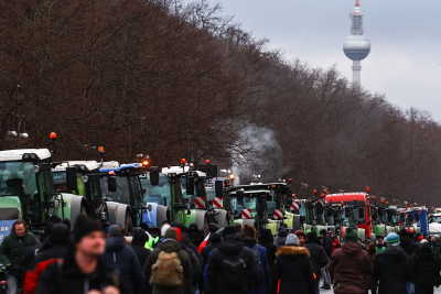 Αγρότες Γερμανία: «Οι διαδηλώσεις ήταν μόνο οι προσεισμοί, έρχεται έκρηξη» - Σε δυσχερέστατη θέση ο Σολτς