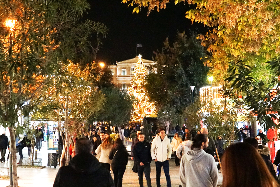 Εορταστικό ωράριο καταστημάτων σε Αθήνα, Πειραιά και Θεσσαλονίκη μέχρι και την Πρωτοχρονιά