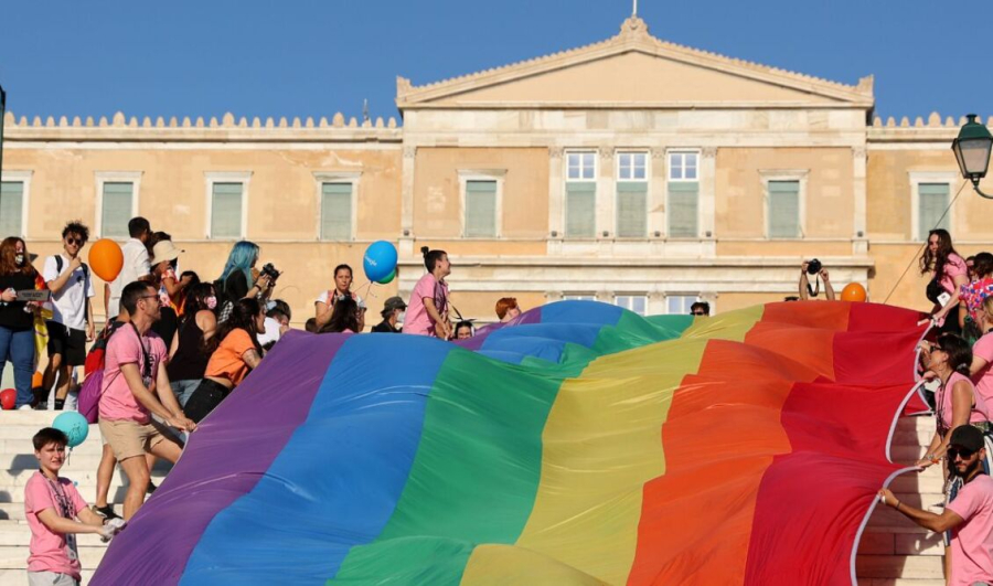 Ο πρώτος «γάμος» ομόφυλων ζευγαριών στην Ελλάδα πριν 15 χρόνια