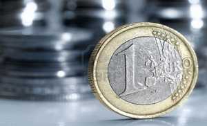 Στο 1,1204 η ενδεικτική ισοτιμία ευρώ-δολαρίου