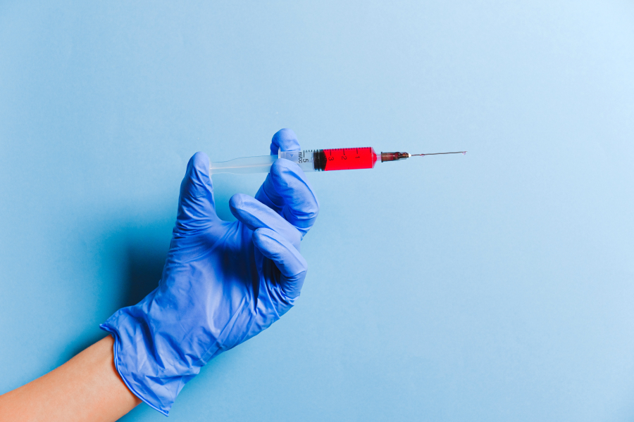 Πως η ηλικία, το φύλο και το κάπνισμα επηρεάζουν την αποτελεσματικότητα εμβολίων κατά του Covid