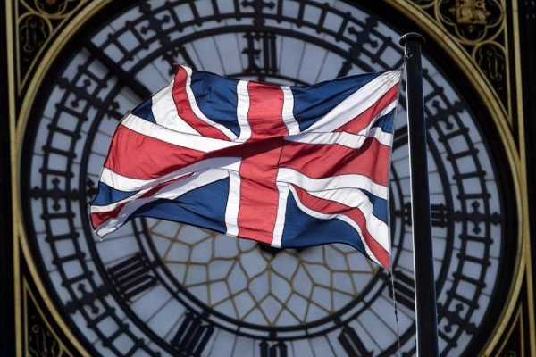 Το Βρετανικό υπ. Εσωτερικών ενημέρωσε δεκάδες Ευρωπαίους ότι πρέπει να εγκαταλείψουν τη χώρα - κατά λάθος