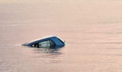 Χίος: Αυτοκίνητο «βούτηξε» στη θάλασσα όταν ο οδηγός έχασε τον έλεγχο
