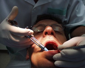 Τέλος σε περιορισμούς για οδοντίατρους και φυσικοθεραπευτές