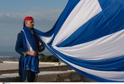 25η Μαρτίου: Δέος και συγκίνηση από την έπαρση της ελληνικής σημαίας στην Ακρόπολη