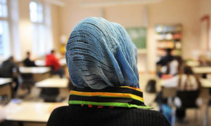Κύπρος: Διευθυντής έδιωξε μαθήτρια επειδή φορούσε μαντήλα