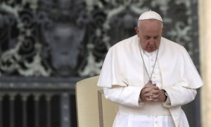 Βατικανό: Ο πάπας εκφώνησε το κυριακάτικο κήρυγμά του μέσω Ίντερνετ!