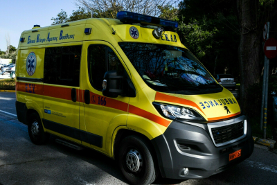 Τροχαίο με τραυματία αστυνομικό στη λεωφόρο Αθηνών - ΙΧ έπεσε πάνω στο περιπολικό