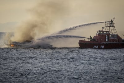 Φωτιά σε τουριστικό πλοίο στη Ρόδο, συγκλονιστικό βίντεο