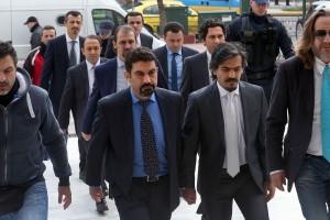 Υπό δρακόντεια μέτρα ασφαλείας οι 8 Τούρκοι - Φοβούνται τη δολοφονία