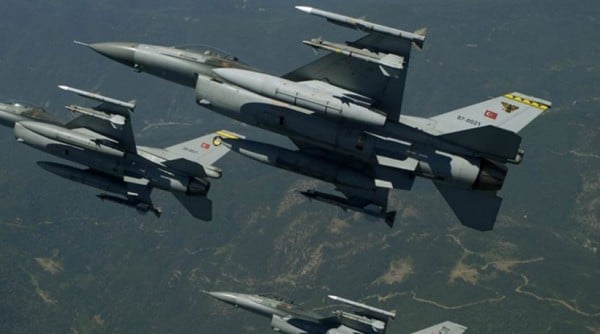 ΓΕΑ: Ελληνικά F-16 απέτρεψαν παρενόχληση των Τούρκων στο Σινούκ που μετέφερε τον αρχηγό ΓΕΣ