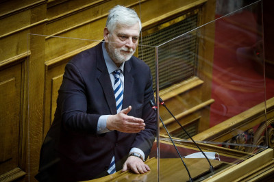 Μετά τον σάλο... «κυβίστηση» Λοβέρδου για τις δηλώσεις του στη Βουλή