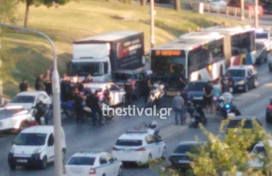 Κινηματογραφική καταδίωξη στη Θεσσαλονίκη για κλεμμένο όχημα, σύγκρουση με λεωφορείο
