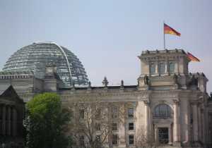 Επιμένει το Βερολίνο στην απαραίτητη συμμετοχή του ΔΝΤ