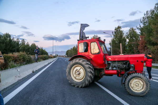 Σήμερα η τελευταία λέξη των αγροτών - Αποφασίζουν για μπλόκα και κάθοδο στην Αθήνα με τρακτέρ
