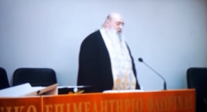 Απίστευτο σκηνικό στην Φλώρινα: Ιερέας ζήτησε από βουλευτή του ΣΥΡΙΖΑ να κάνει δημόσια μετάνοια, για την προδοσία της Μακεδονίας (video)