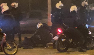 Τραυματίας αστυνομικός στα επεισόδια στη Νέα Σμύρνη (vid)