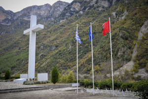 Αλβανία: Άγνωστοι ανατίναξαν το μνημείο του ομογενή αγωνιστή Θύμιου Λώλη