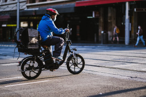 Μεγαλύτερες εκπτώσεις για αγορά ηλεκτρικών σκούτερ και ποδηλάτων