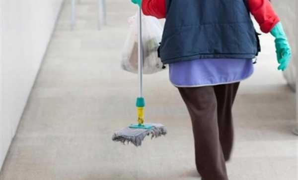 Κινδυνεύουν με απόλυση 8.500 καθαρίστριες σχολείων
