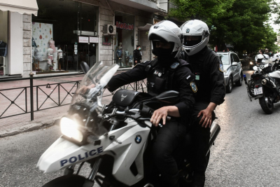Σοβαρό τροχαίο με αστυνομικούς της ΔΙΑΣ στο Μενίδι, στο νοσοκομείο δύο άτομα