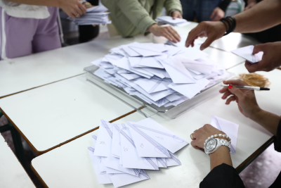 Εκλογές 2023: Νέα δημοσκόπηση φέρνει τα πάνω κάτω στη δημοφιλία των πολιτικών αρχηγών
