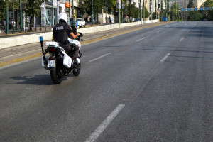 «Κολλημένοι» με το κινητό στην οδήγηση οι Έλληνες - «Αγριεύει» ο ΚΟΚ, έρχονται τσουχτερά πρόστιμα