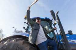 Οι αγρότες έτοιμοι να «πολιορκήσουν» το αεροδρόμιο «Μακεδονία»
