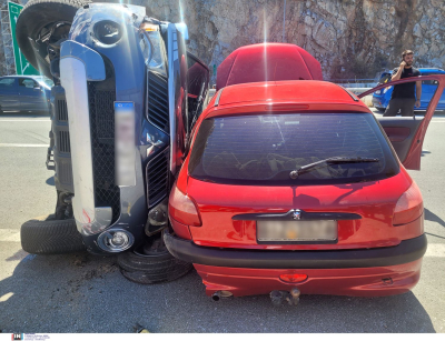 Θεσσαλονίκη: Κυκλοφοριακό κομφούζιο στη Μουδανιών από τροχαίο ατύχημα με δύο τραυματίες